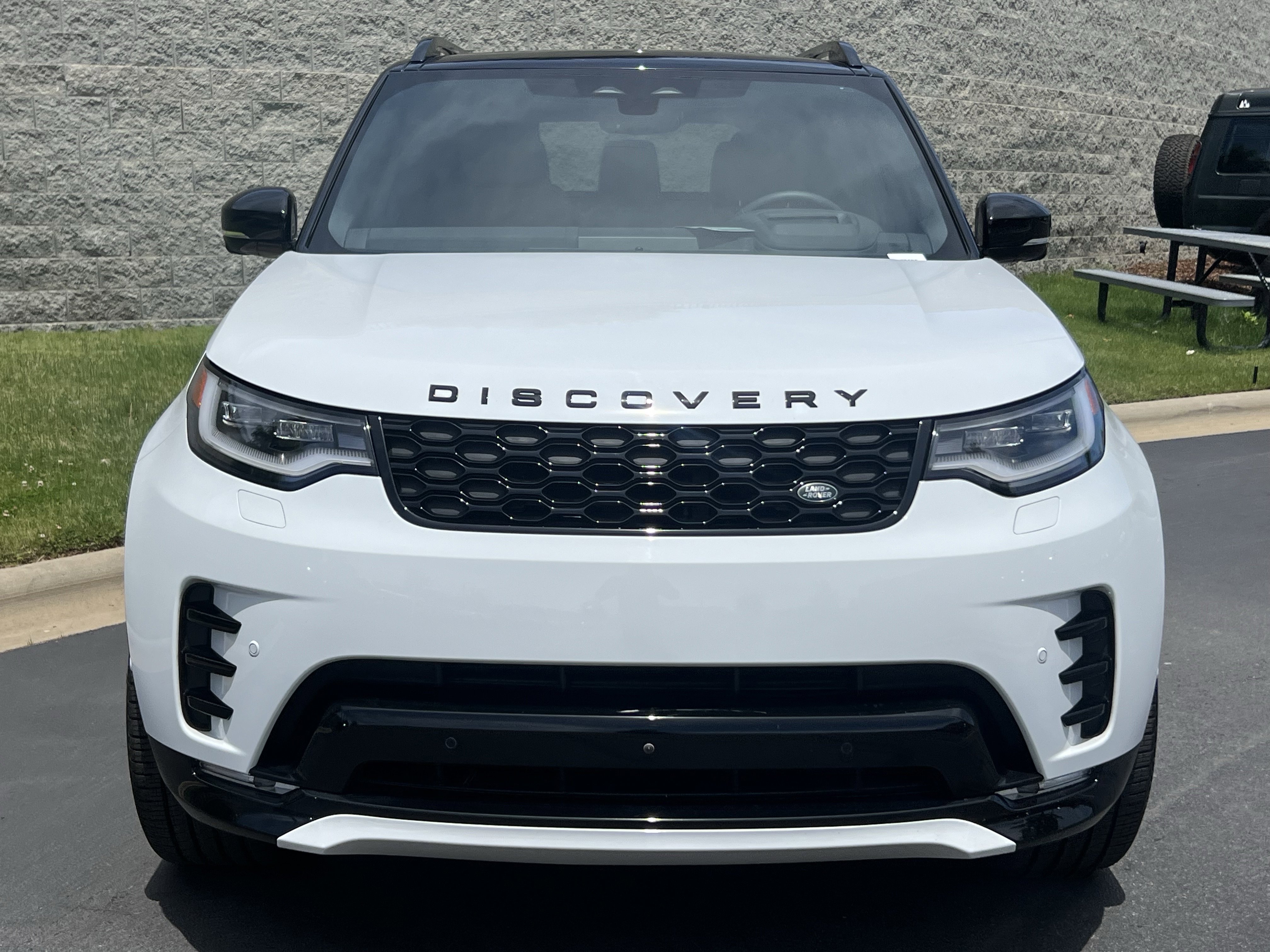 Certified 2025 Land Rover Discovery Dynamic SE AWD/4WD image 10