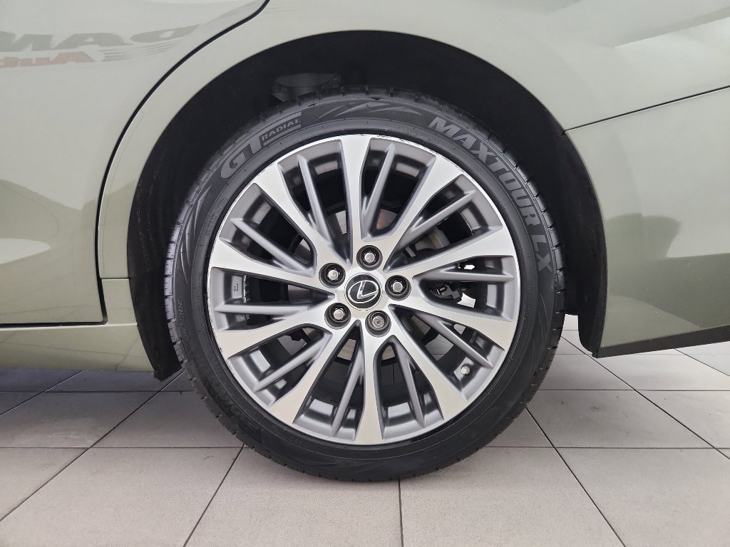 Used 2019 Lexus ES 350 w/ Accessory Package 2 image 37