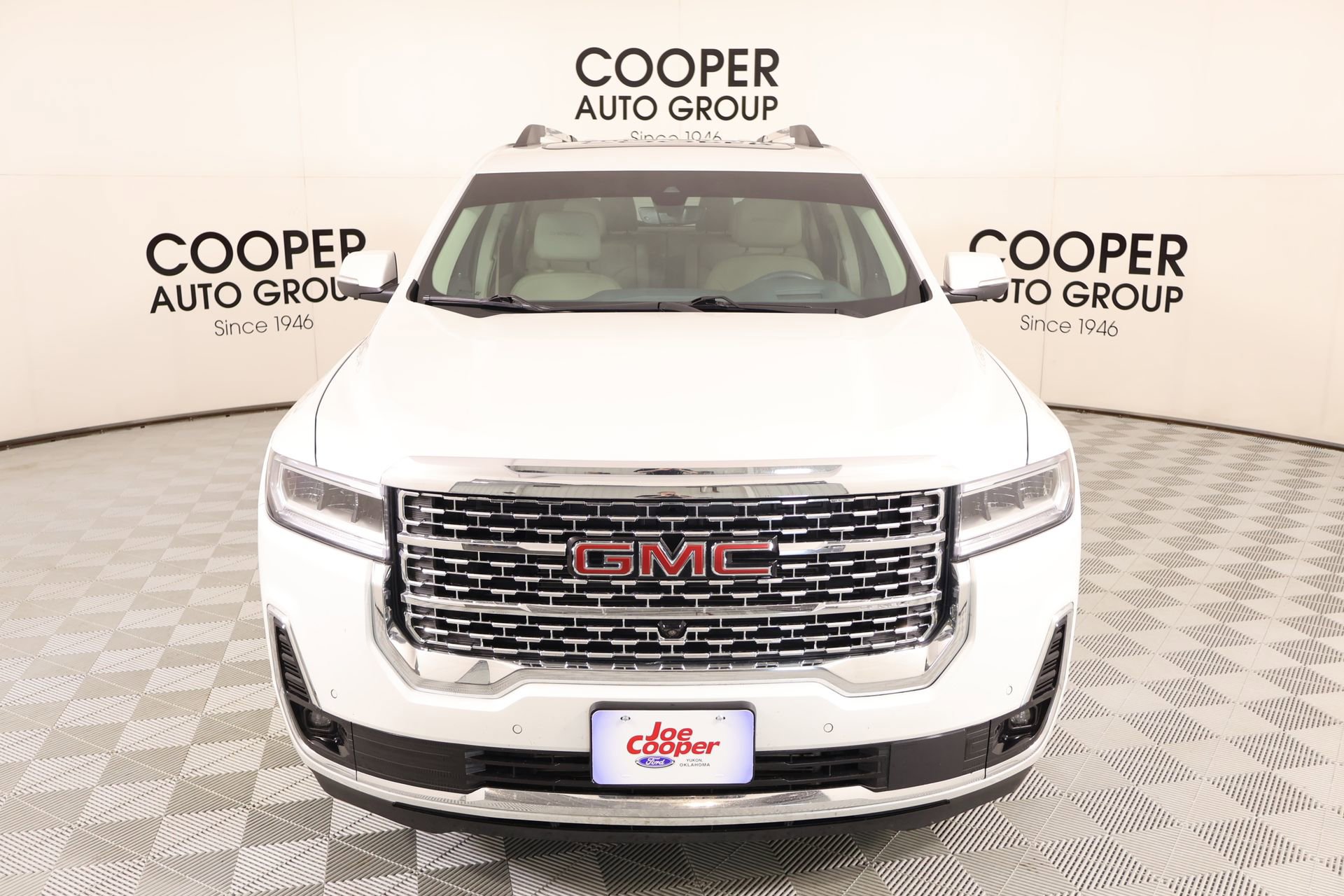 Used 2023 GMC Acadia Denali w/ Denali Ultimate Package AWD/4WD image 9