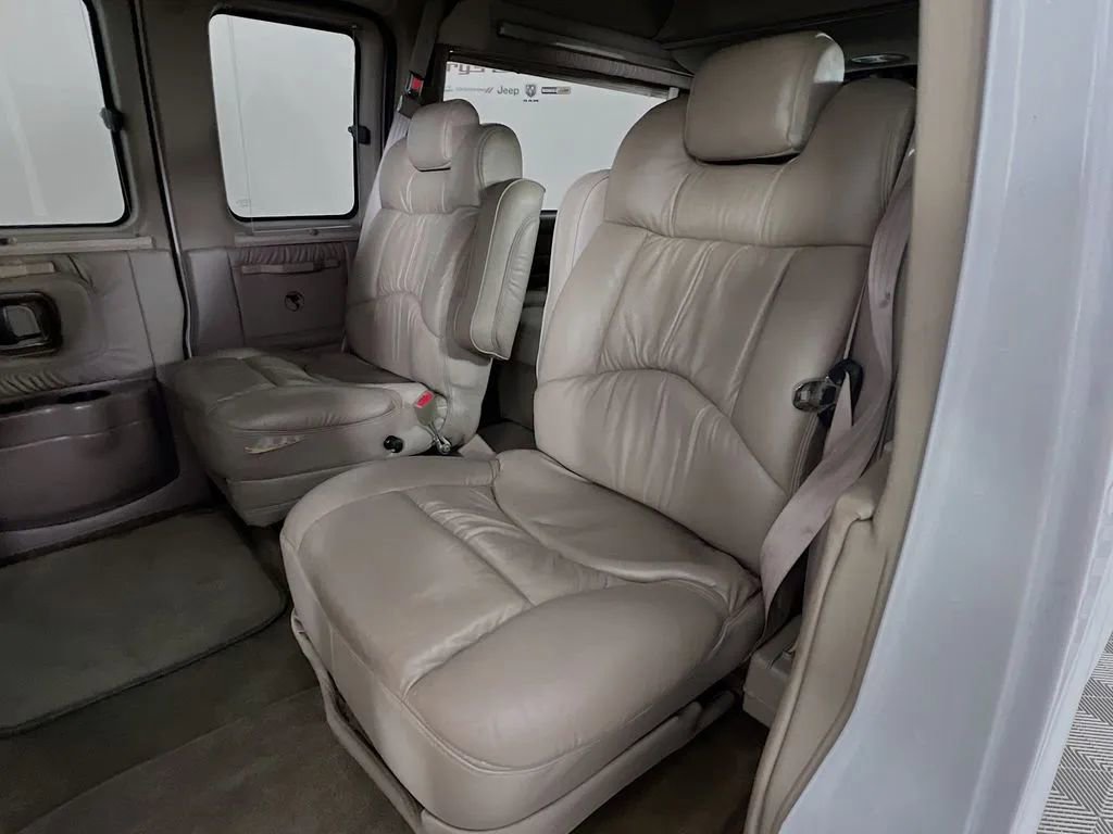 Used 2004 GMC Savana 1500 w/ Preferred Equipment Group image 22