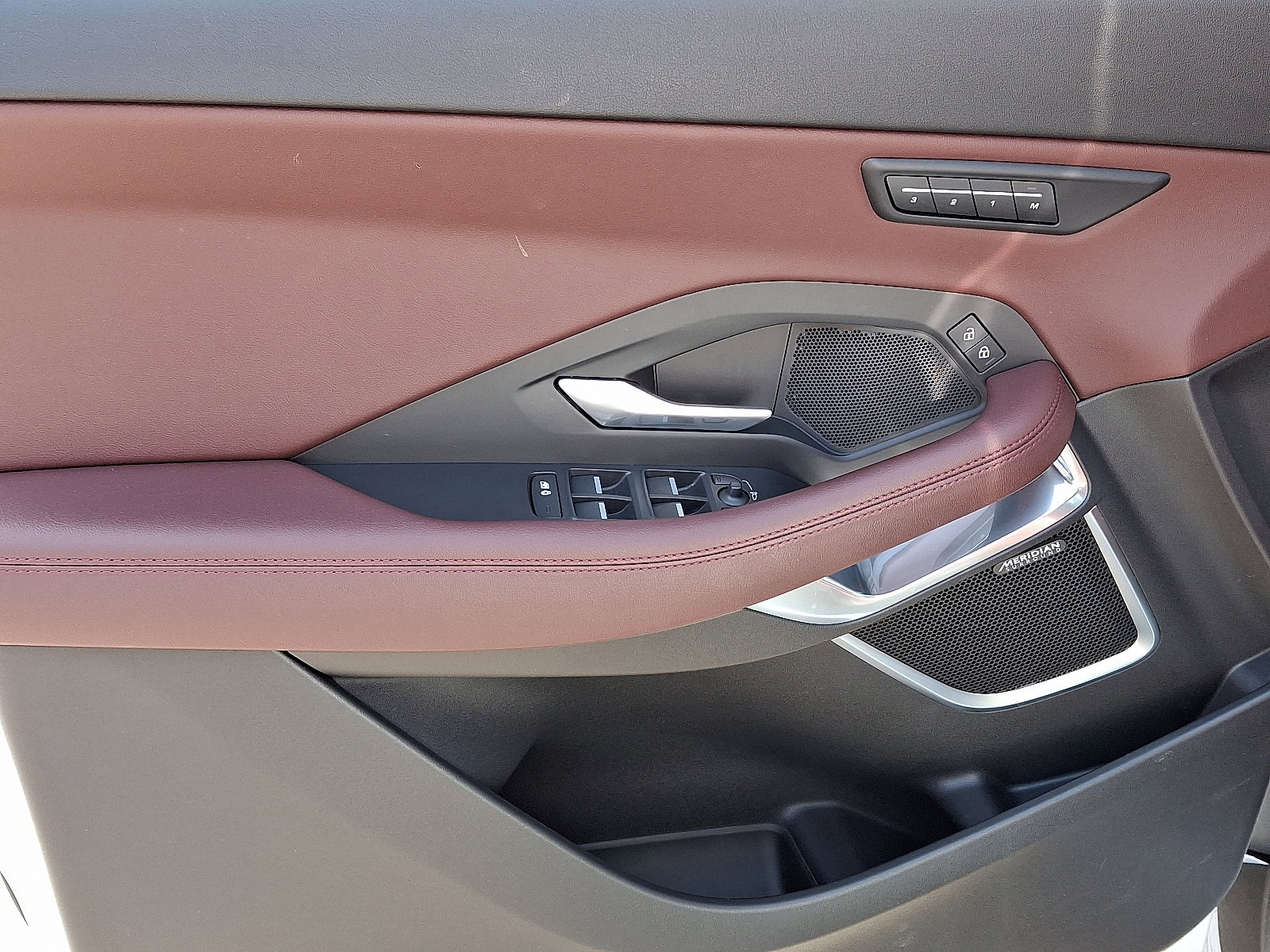 Certified 2024 Jaguar E-PACE R-Dynamic SE image 13