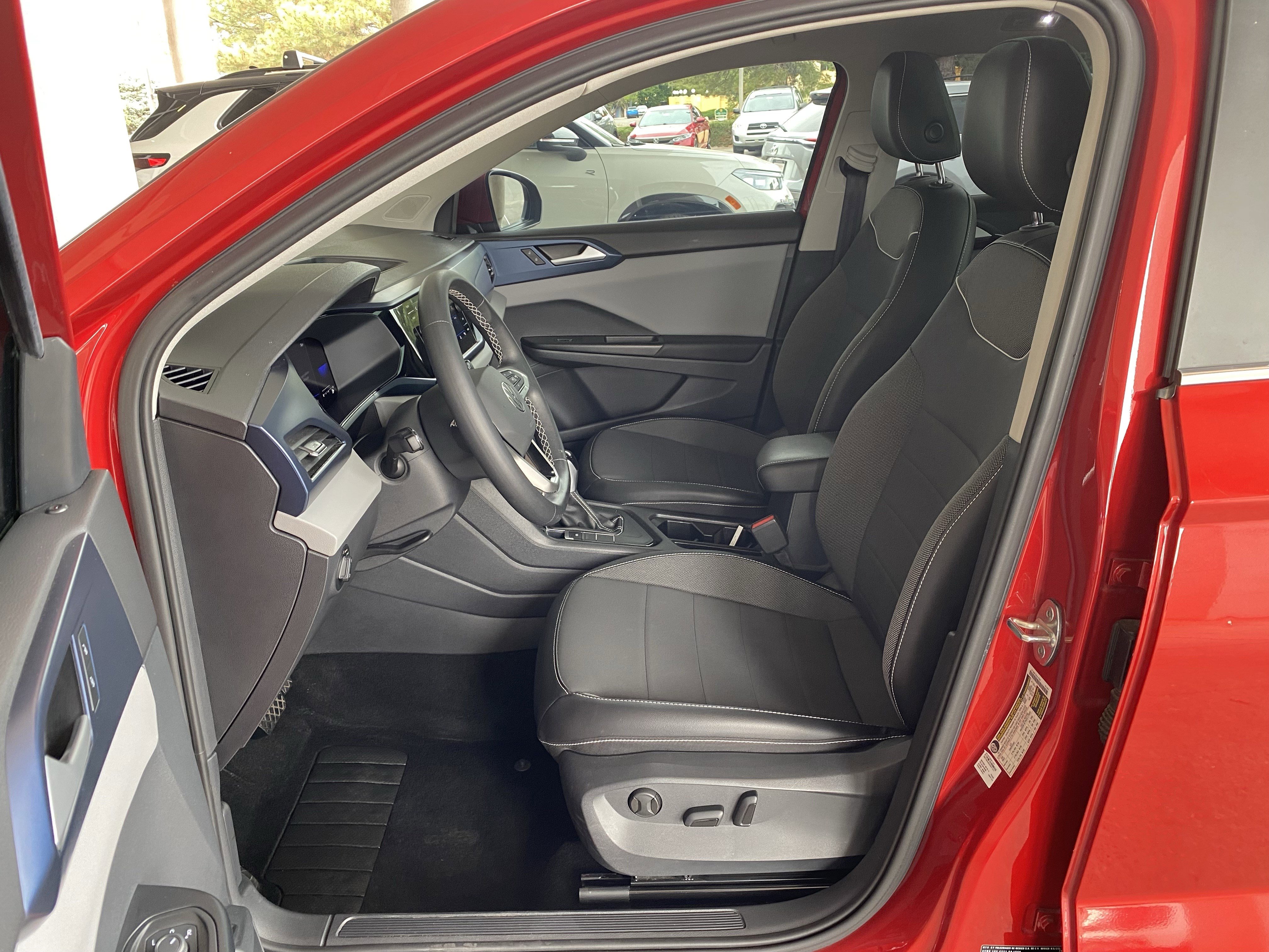 Used 2023 Volkswagen Taos SE w/ Panoramic Sunroof Package image 25