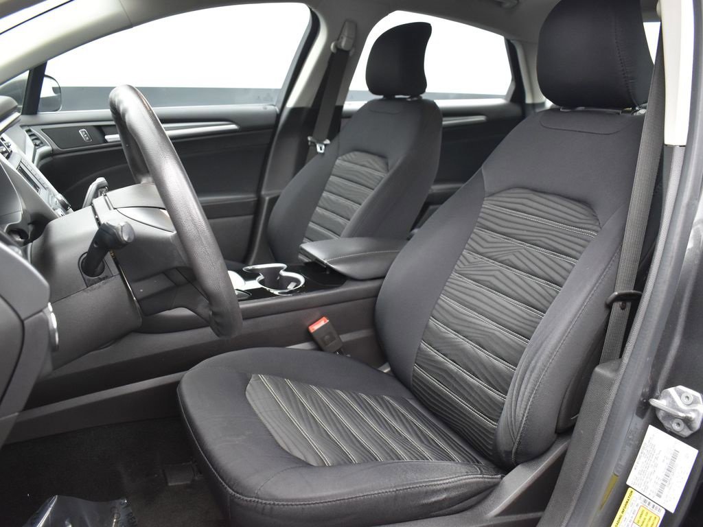 Used 2016 Ford Fusion SE image 12