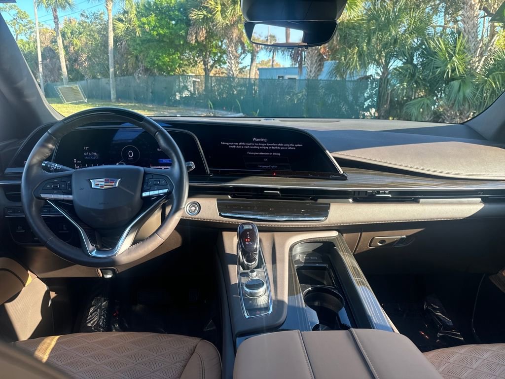 Used 2023 Cadillac Escalade Premium Luxury w/ Performance Package image 13