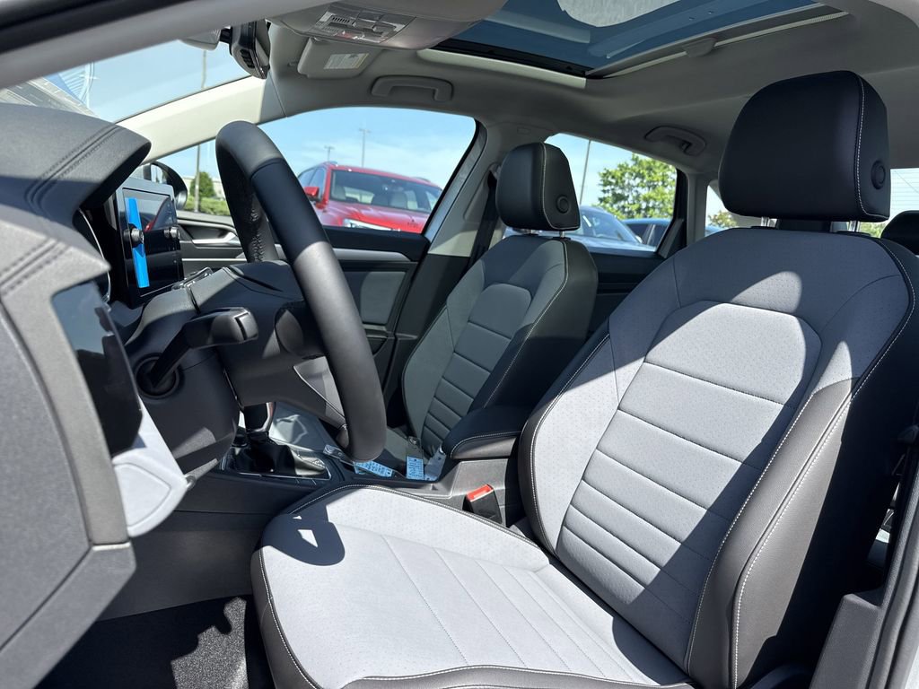 New 2025 Volkswagen Jetta SE image 12