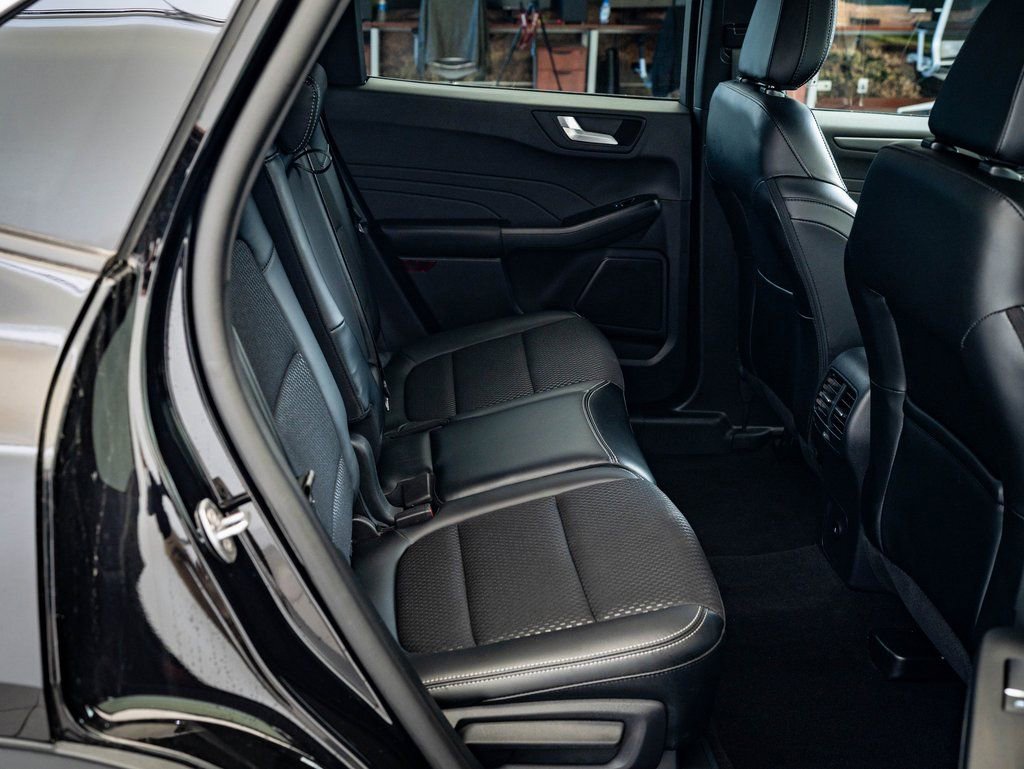 Used 2024 Ford Escape SE image 34