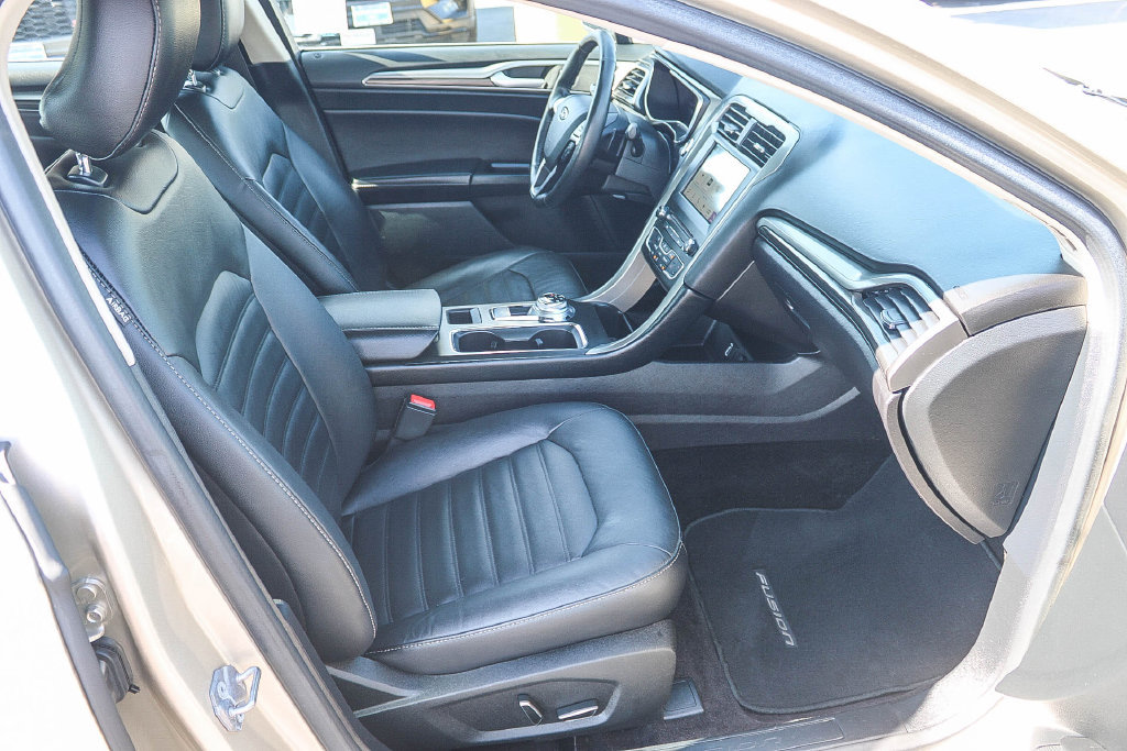 Certified 2017 Ford Fusion SE w/ Fusion SE Technology Package FWD image 19