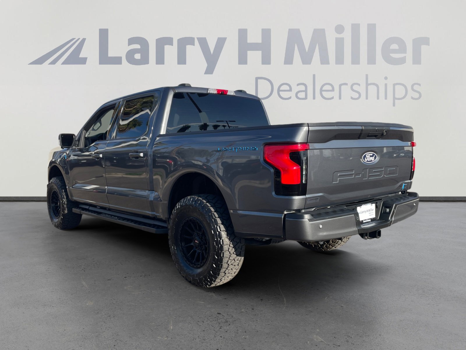 Used 2025 Ford F150 Lightning Flash image 3