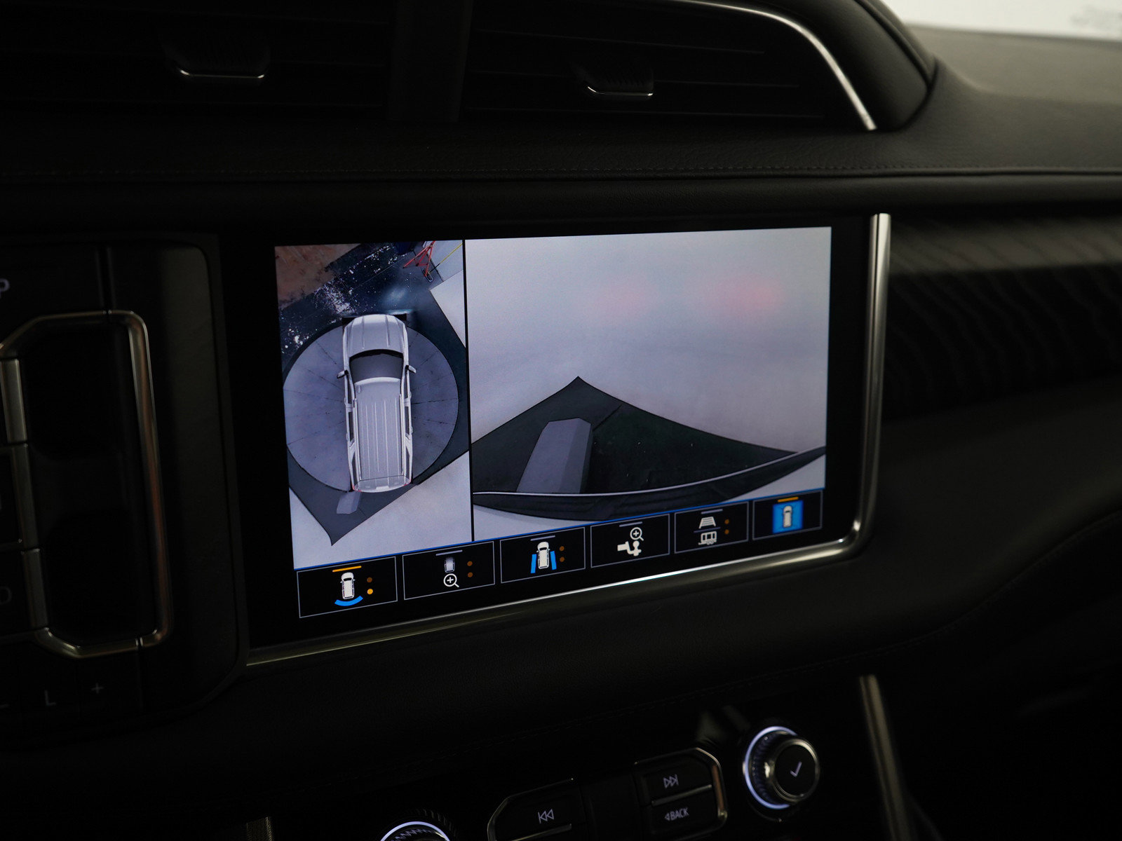 Used 2021 GMC Yukon Denali w/ Denali Premium Package image 24