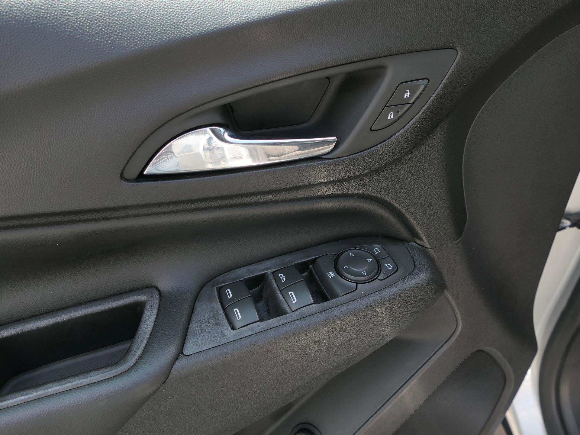 Used 2020 Chevrolet Equinox LT image 15