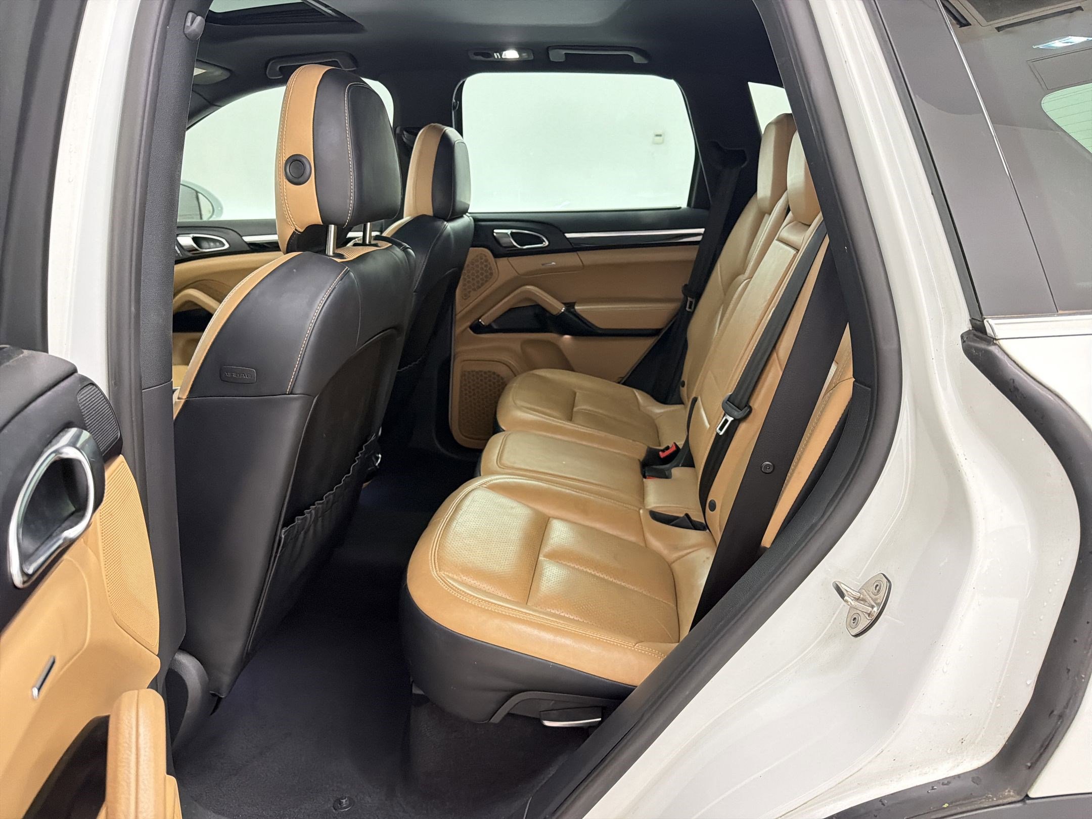 Used 2016 Porsche Cayenne AWD/4WD image 14