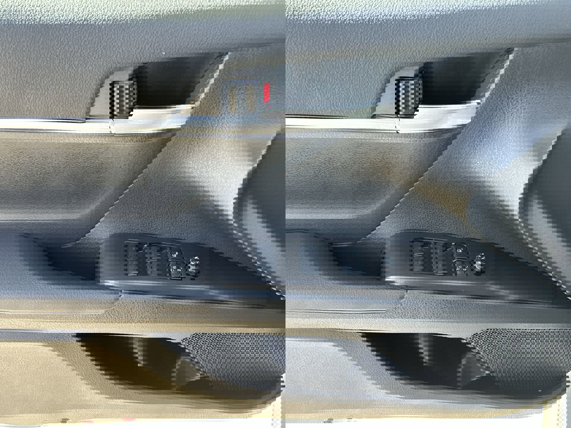 Used 2024 Toyota Camry SE image 15