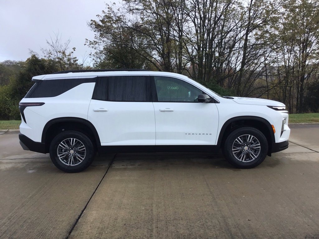 New 2026 Chevrolet Traverse LT w/ Driver Confidence Package image 2