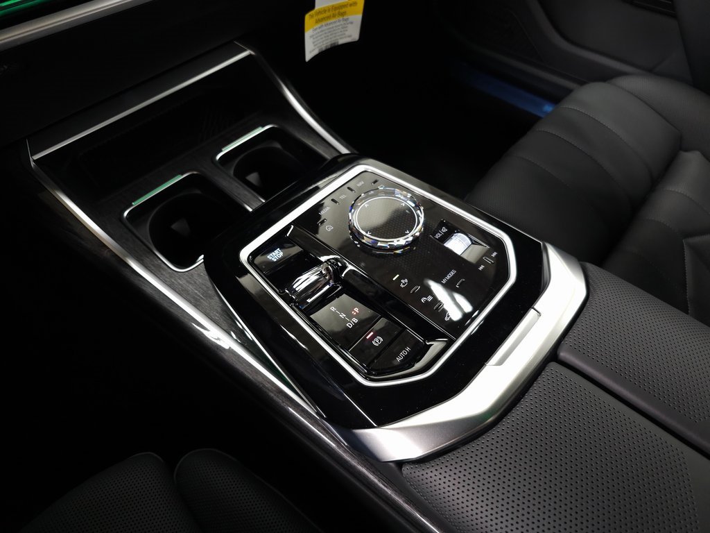 Used 2025 BMW i7 eDrive50 w/ M Sport Package image 31