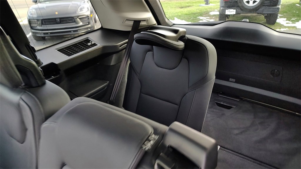 Certified 2025 Volvo XC90 B6 Plus image 29