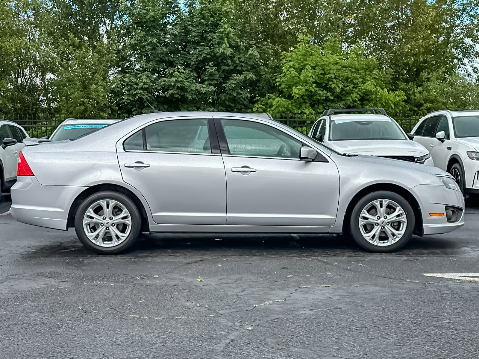 Used 2012 Ford Fusion SE FWD image 2
