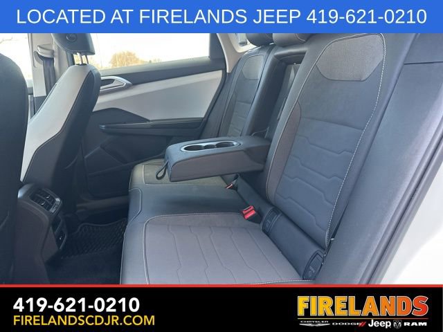 Used 2025 Volkswagen Taos SE image 5