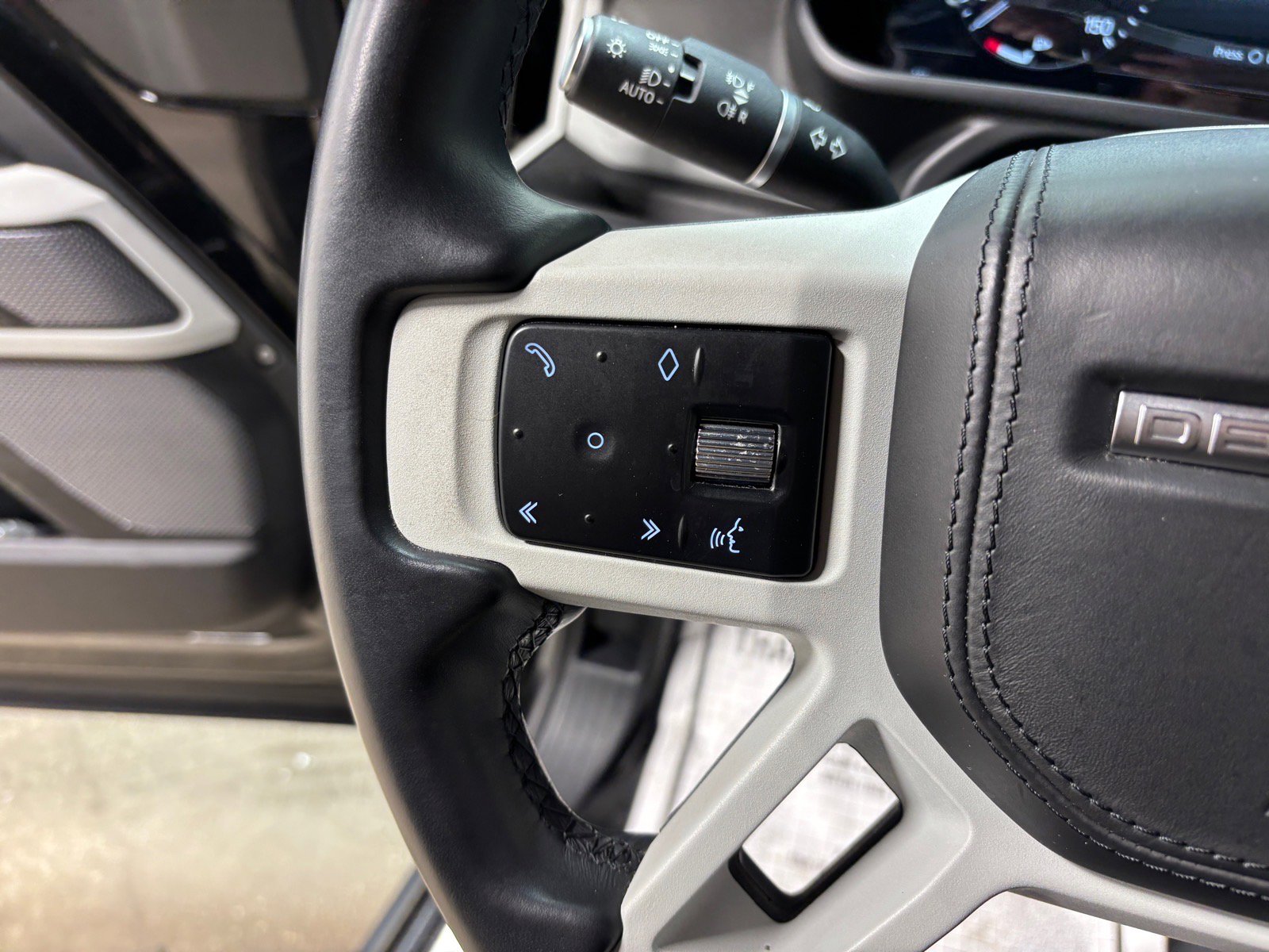 Used 2023 Land Rover Defender 110 X-Dynamic SE image 20