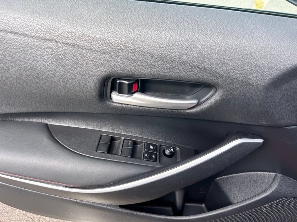 Used 2025 Toyota Corolla SE w/ Convenience Package FWD image 19