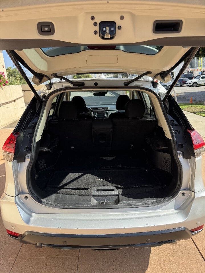 Used 2019 Nissan Rogue SV FWD image 13