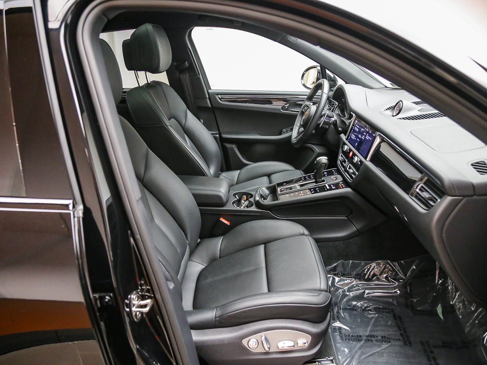 Certified 2026 Porsche Macan AWD/4WD image 20