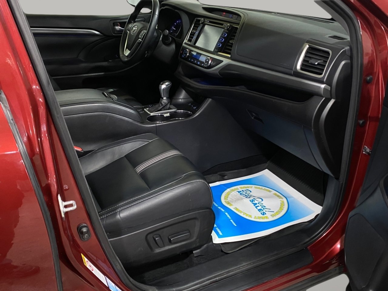 Used 2017 Toyota Highlander SE image 34