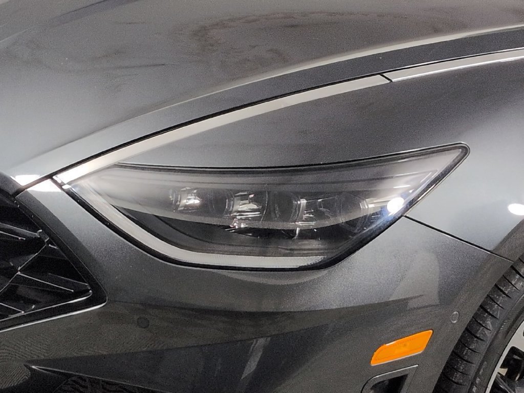Used 2023 Hyundai Sonata Limited w/ Preferred Accessory Package FWD image 12