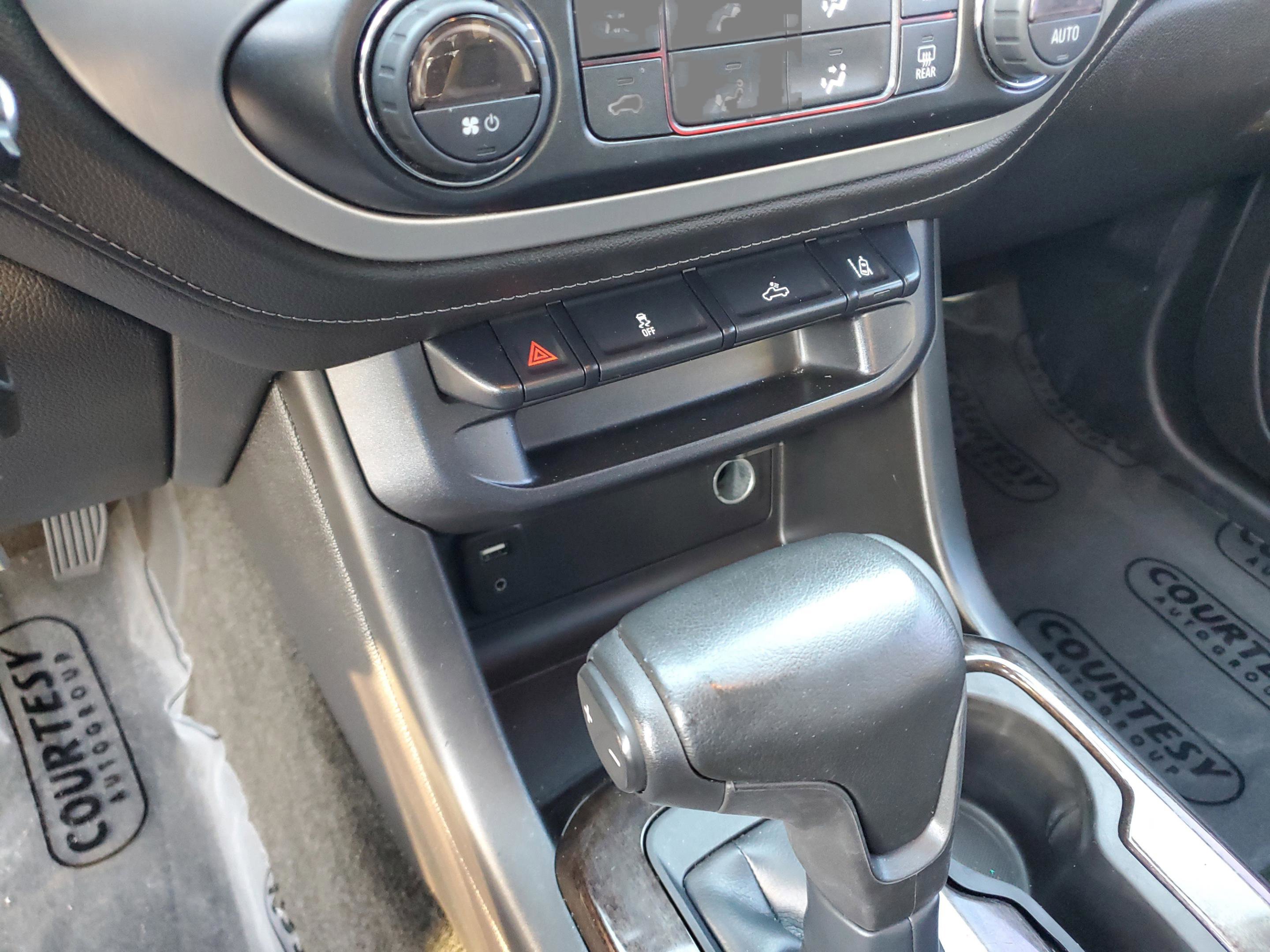 Used 2015 GMC Canyon SLE w/ SLE Convenience Package image 24