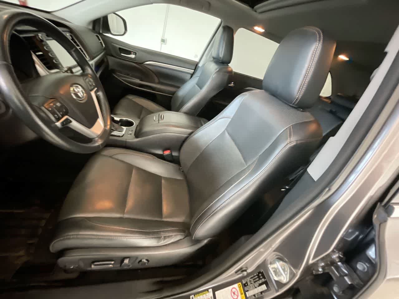 Used 2017 Toyota Highlander Limited w/ Carpet Mat Package AWD/4WD image 20