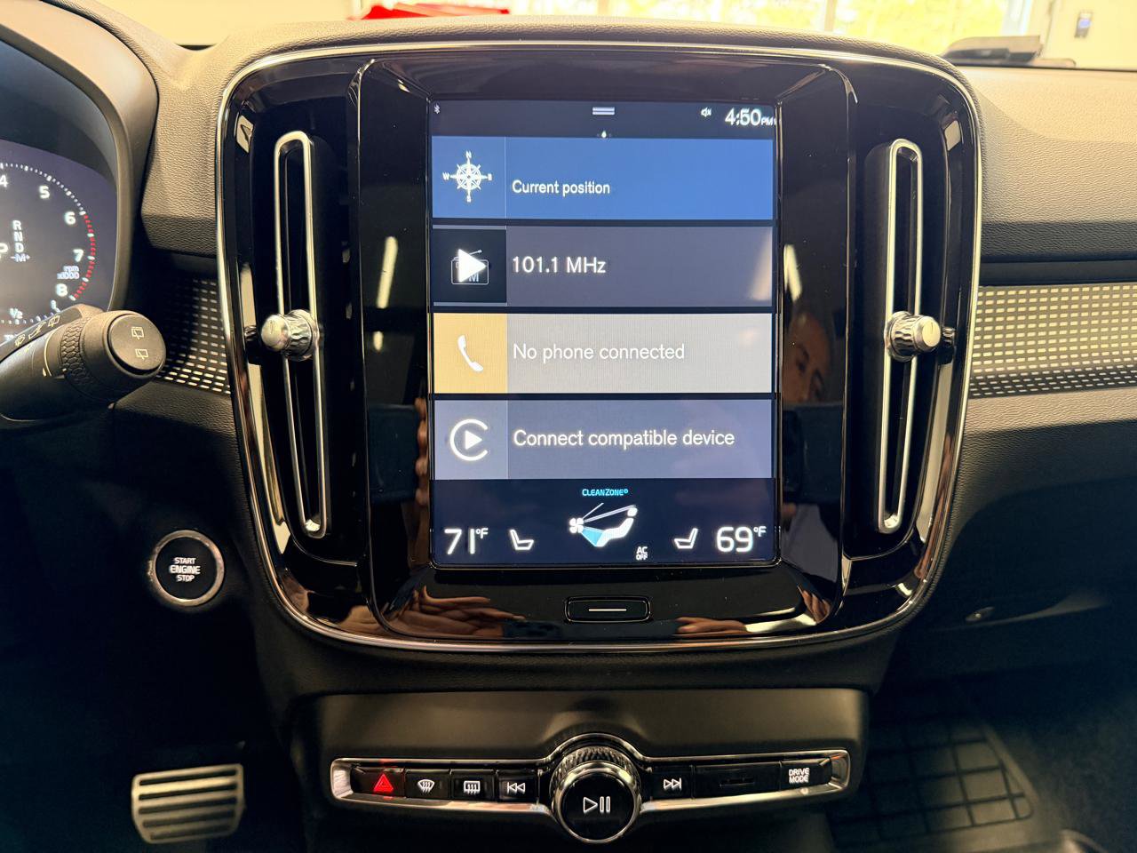 Used 2021 Volvo XC40 T4 R-Design w/ Advanced Package image 36