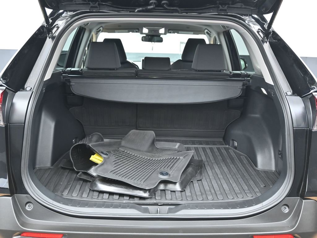 Used 2025 Toyota RAV4 XLE image 15