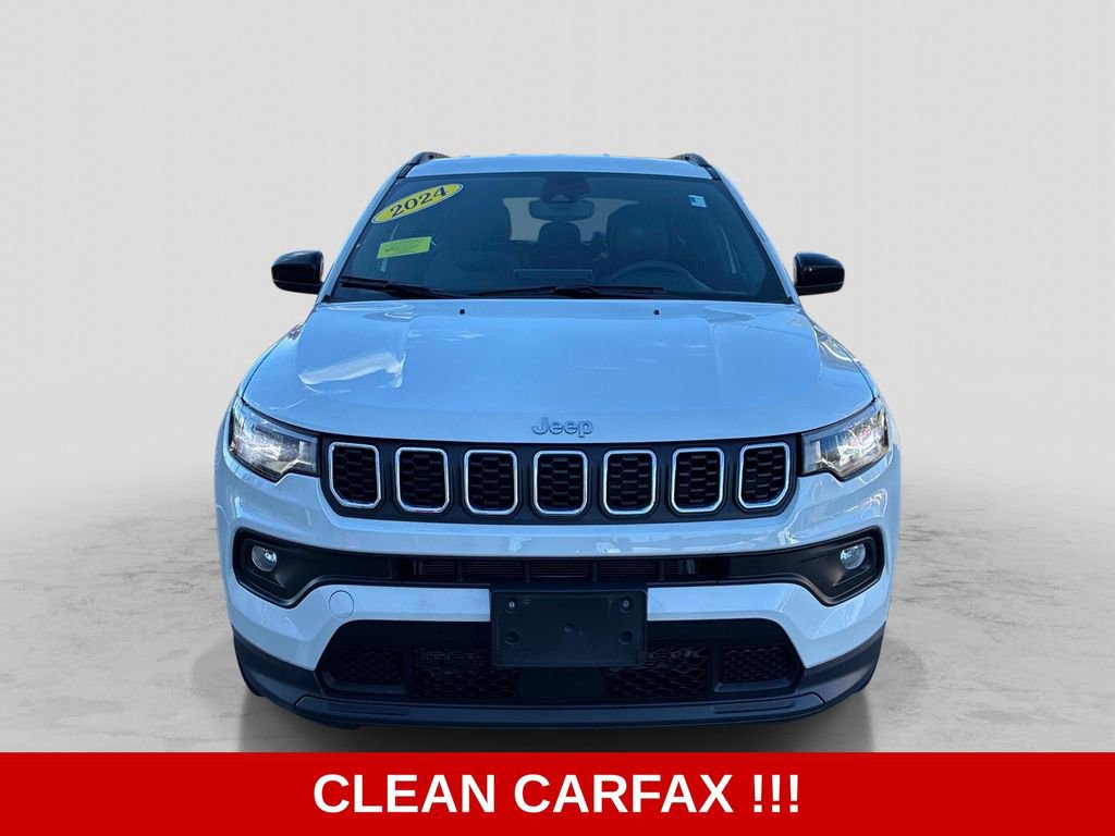 Used 2024 Jeep Compass Latitude AWD/4WD image 2