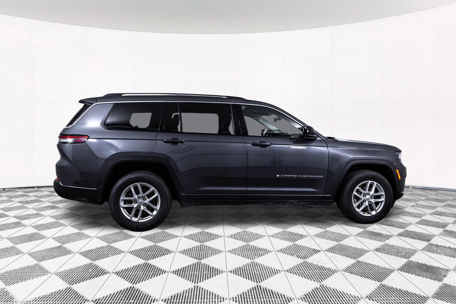 Used 2023 Jeep Grand Cherokee L Laredo AWD/4WD image 19