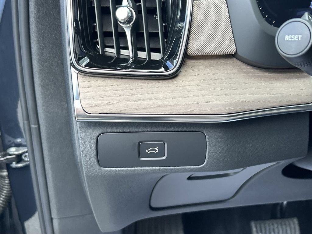 New 2026 Volvo XC90 B6 Ultra w/ Lounge Package AWD/4WD image 17