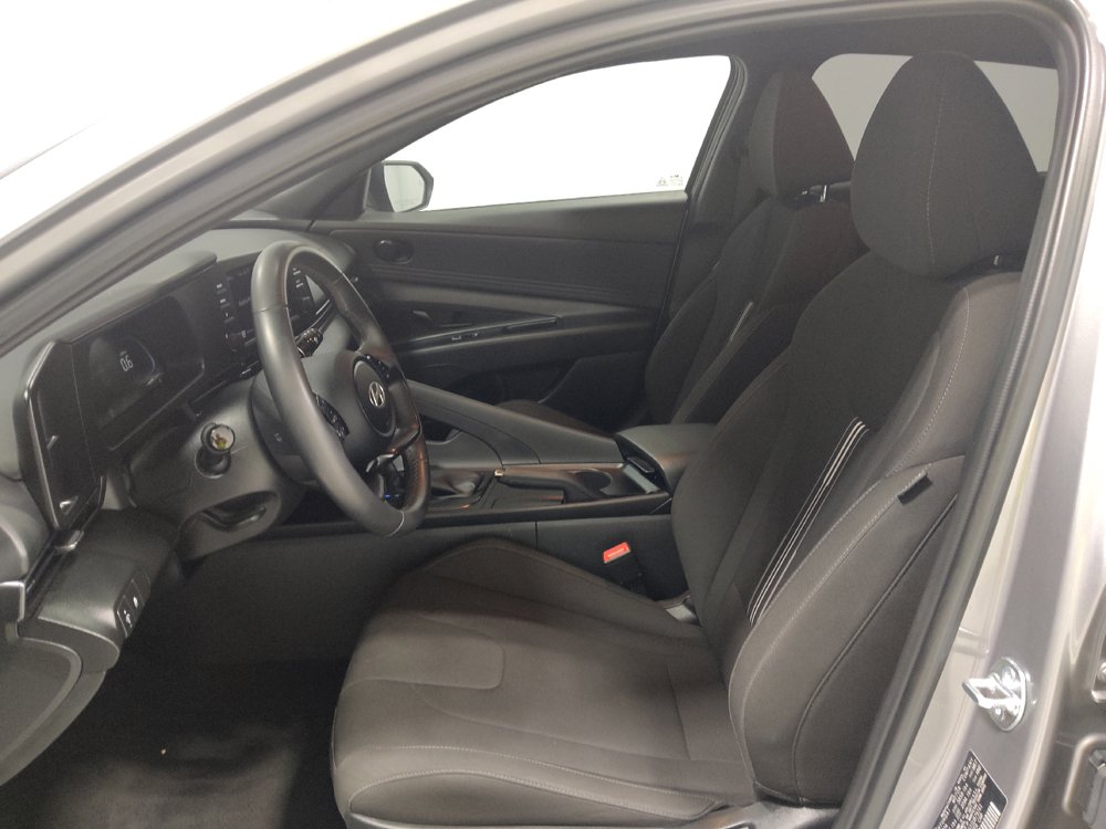 Used 2025 Hyundai Elantra Sport FWD image 17