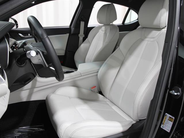 Certified 2025 Genesis G70 2.5T image 5