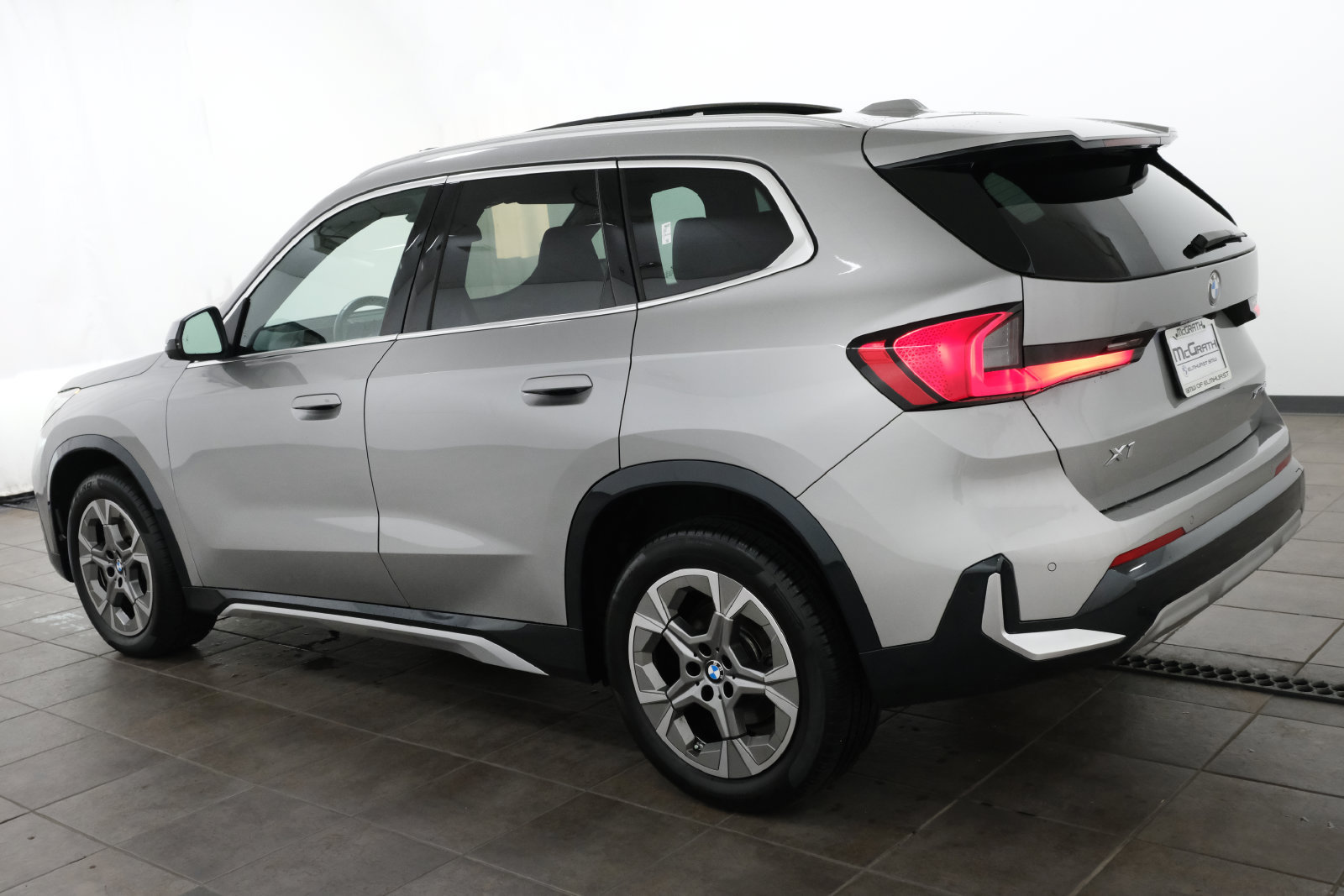 Used 2023 BMW X1 xDrive28i w/ Premium Package AWD/4WD image 3