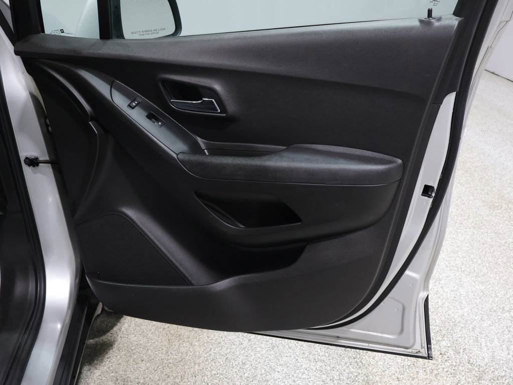 Used 2018 Chevrolet Trax LS image 23