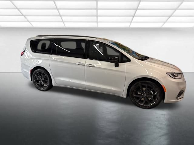 New 2026 Chrysler Pacifica Select image 8