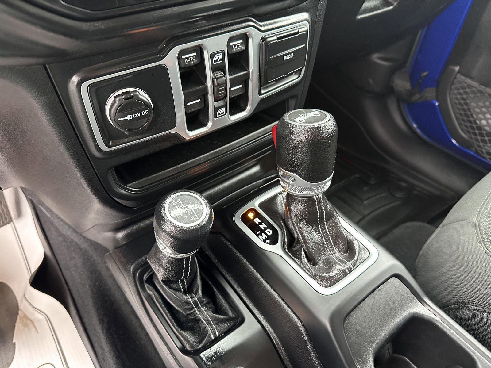 Used 2018 Jeep Wrangler Unlimited Sahara w/ Cold Weather Group image 27