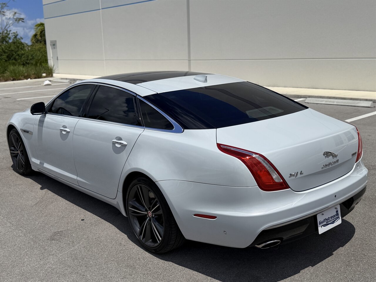 Used 2019 Jaguar XJ L Supercharged RWD image 5