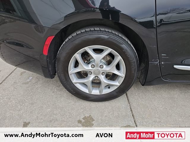 Used 2018 Chrysler Pacifica Touring-L Plus image 35