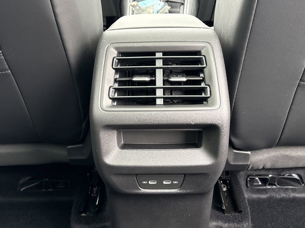 New 2026 Volkswagen Tiguan SE image 24