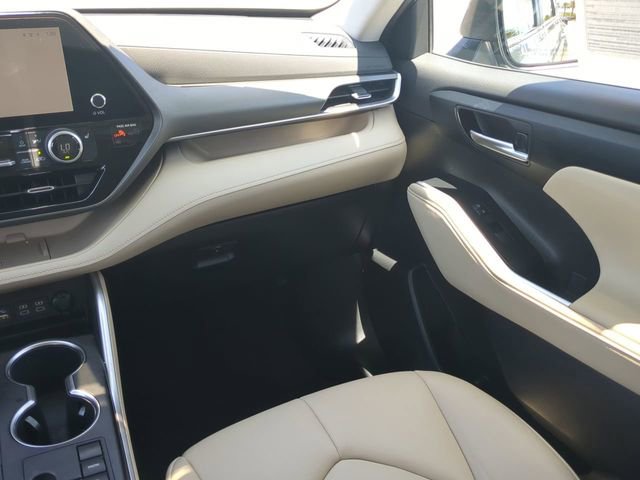 Used 2023 Toyota Highlander XLE image 17