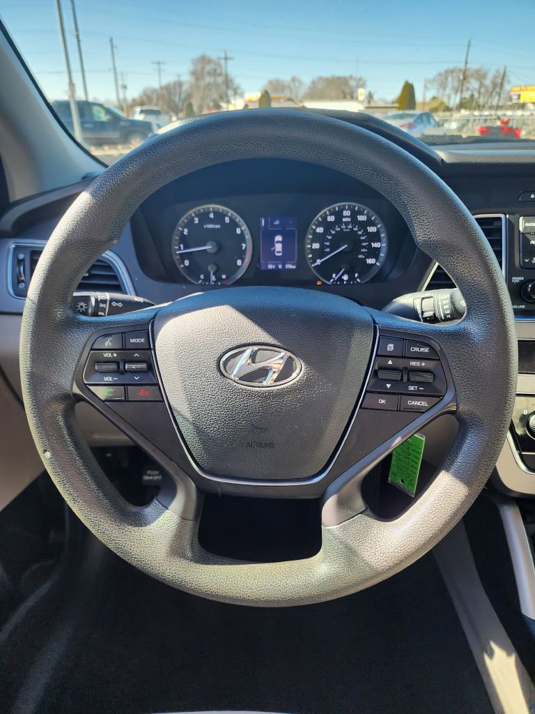 Used 2017 Hyundai Sonata SE FWD image 11
