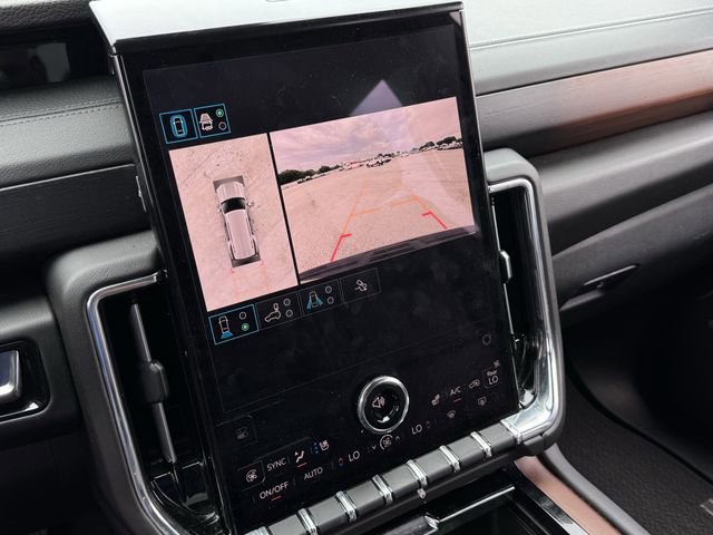 Used 2025 GMC Yukon Denali AWD/4WD image 17