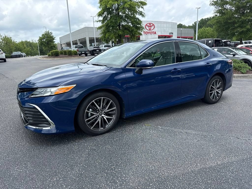 Used 2023 Toyota Camry XLE w/ Navigation Package FWD image 2