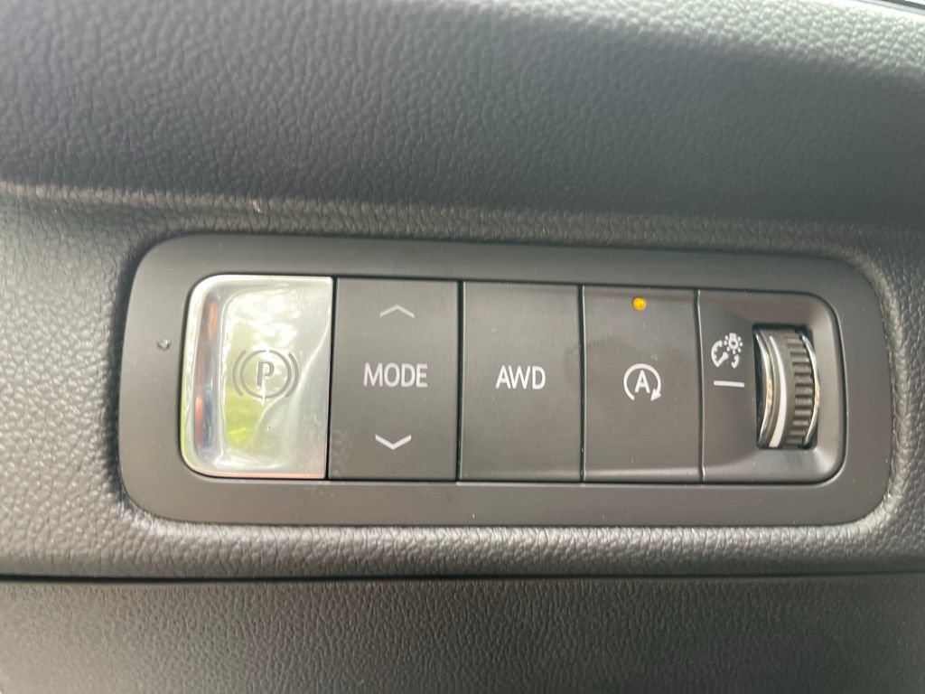 Used 2025 Chevrolet Traverse Z71 AWD/4WD image 12