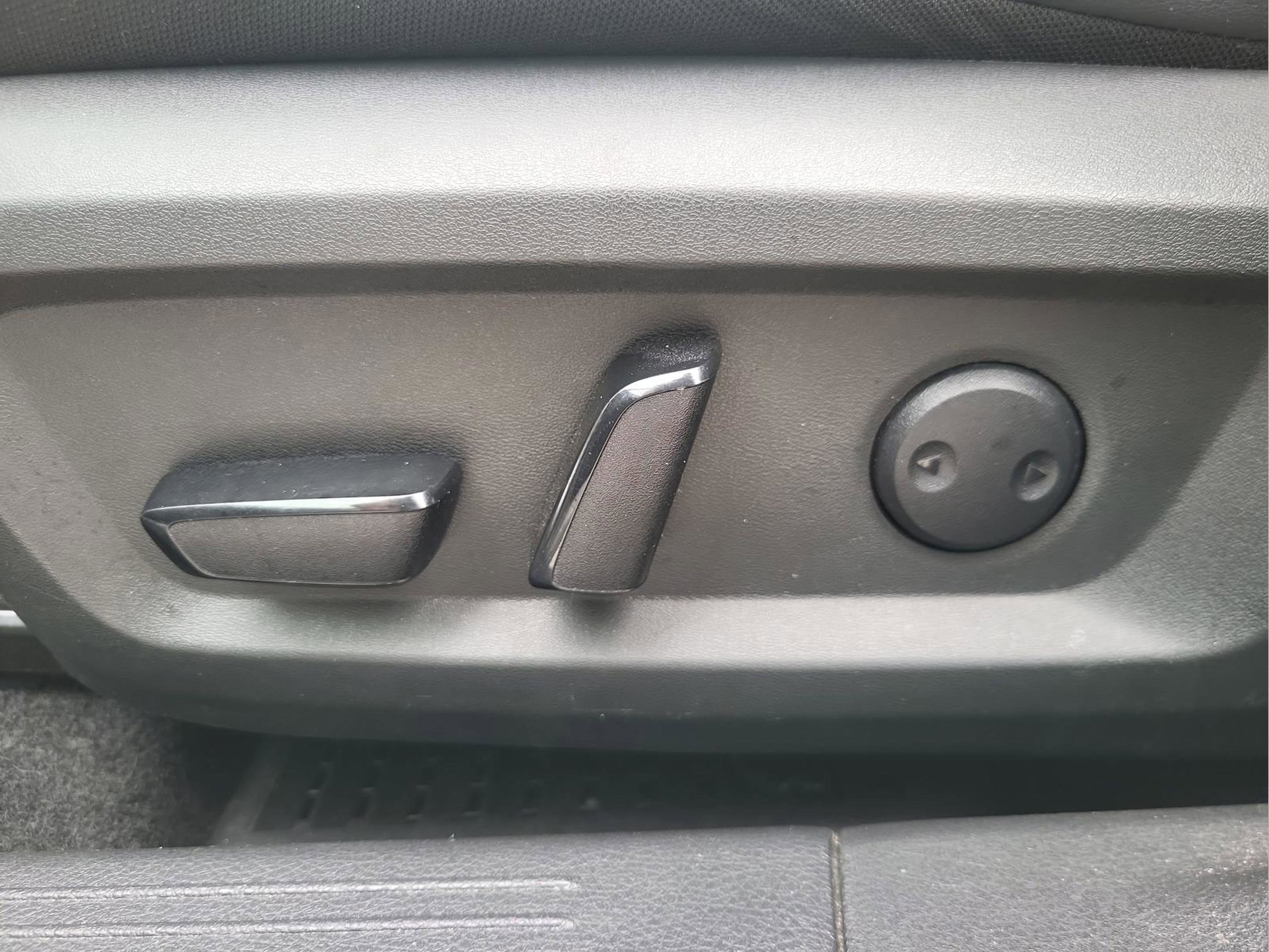 Used 2023 Nissan Rogue SV w/ SV Premium Package AWD/4WD image 14