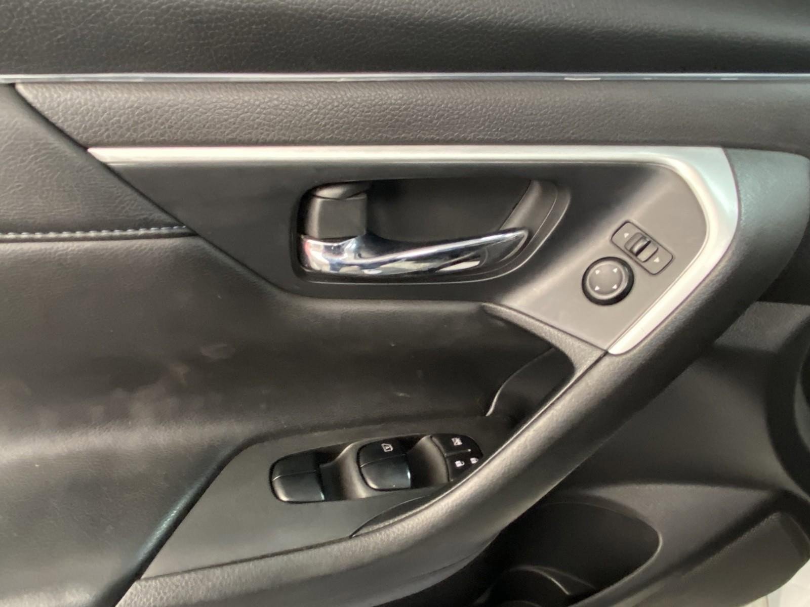 Used 2017 Nissan Altima 2.5 SR w/ Midnight Edition Package image 17